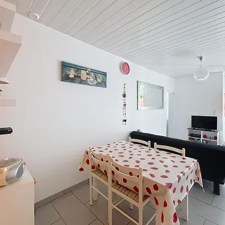 Les Lauriers Roses - 2 Bedrooms Near Blaye Apartment