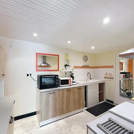 Apartment Les Lauriers Roses - 2 Bedrooms Near Blaye *