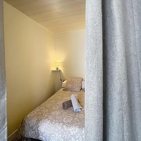 Les Lauriers Roses - 2 Bedrooms Near Blaye Apartment *