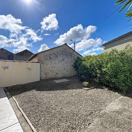 Apartment Les Lauriers Roses - 2 Bedrooms Near Blaye Saint-Palais (Gironde)